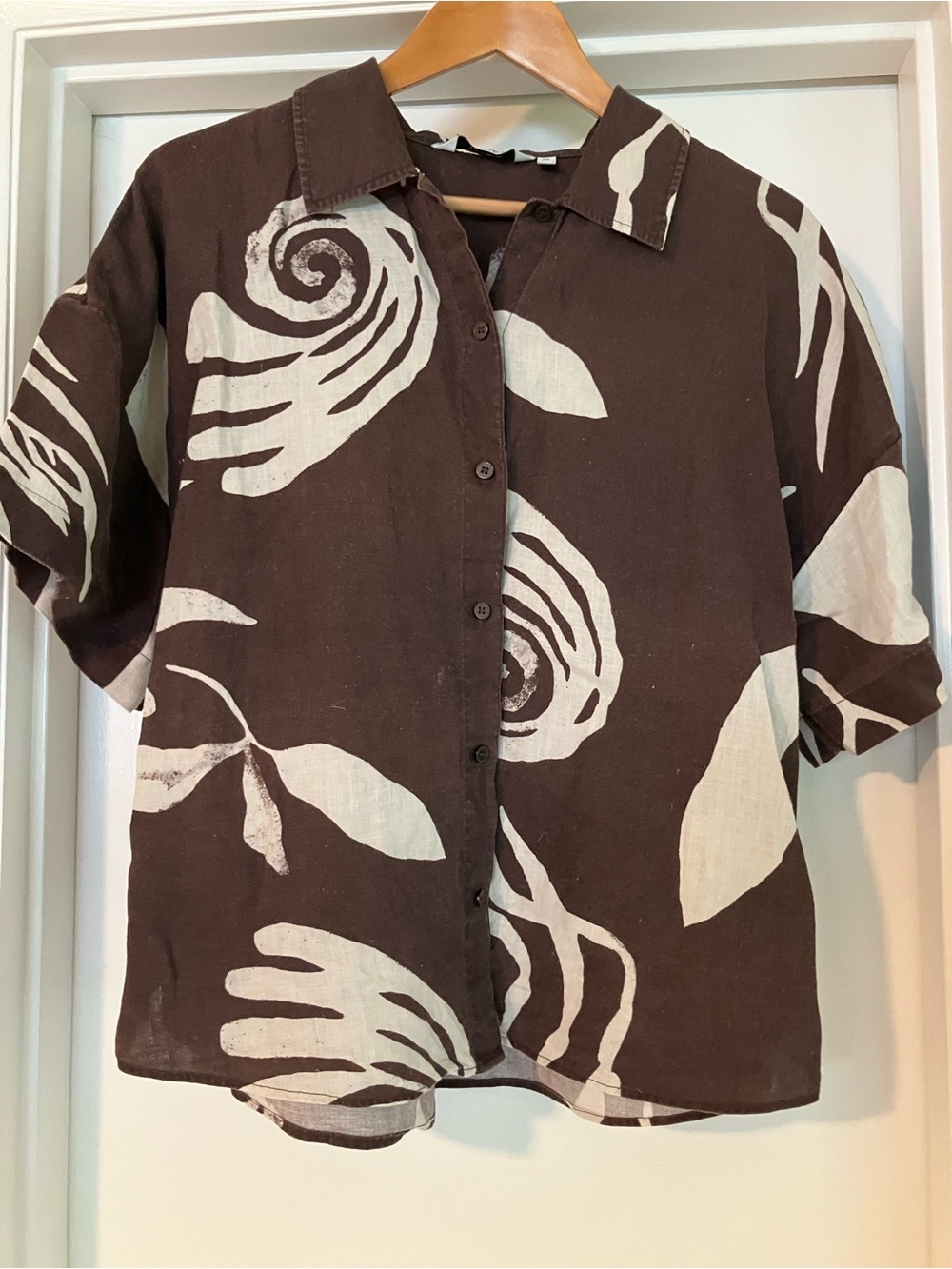 & Other Stories Women’s Oversized Linen Shirt in Brown and Cream, size Medium